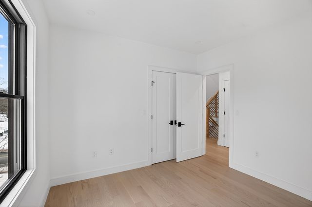 82-84 East Side Pkwy 82, Newton, MA 02458