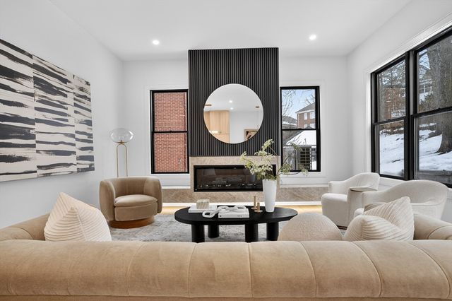 82-84 East Side Pkwy 82, Newton, MA 02458
