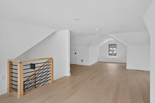 82-84 East Side Pkwy 82, Newton, MA 02458