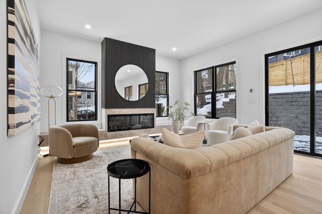 82-84 East Side Pkwy 82, Newton, MA 02458