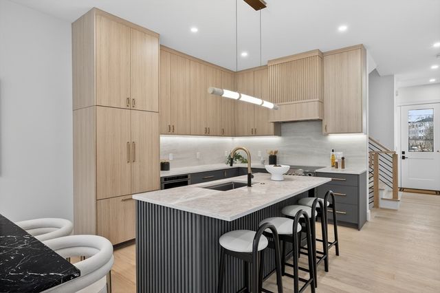 82-84 East Side Pkwy 82, Newton, MA 02458