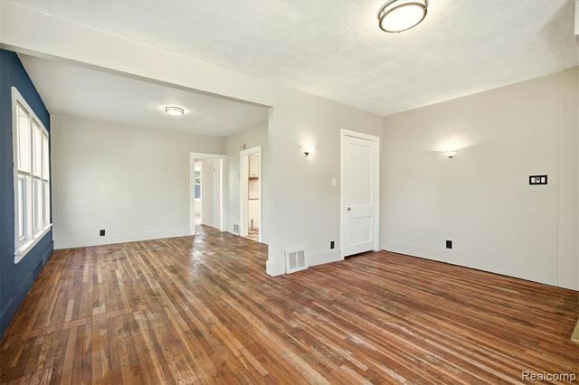 390 Ashland Street, Detroit, MI 48215