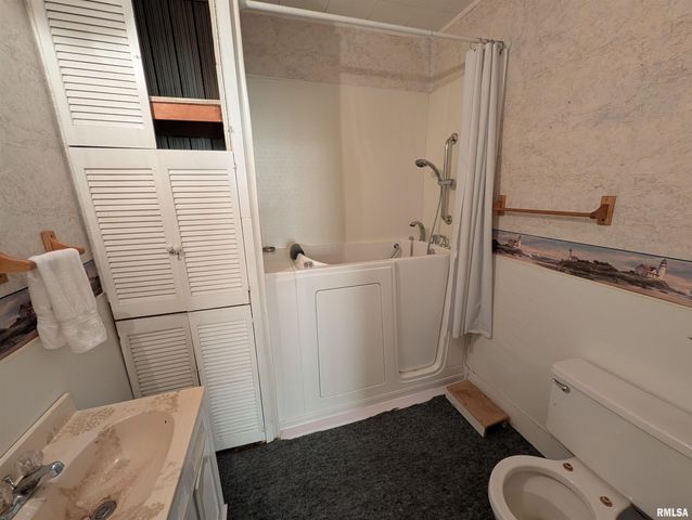 1024 W MAIN Street, Bushnell, IL 61422