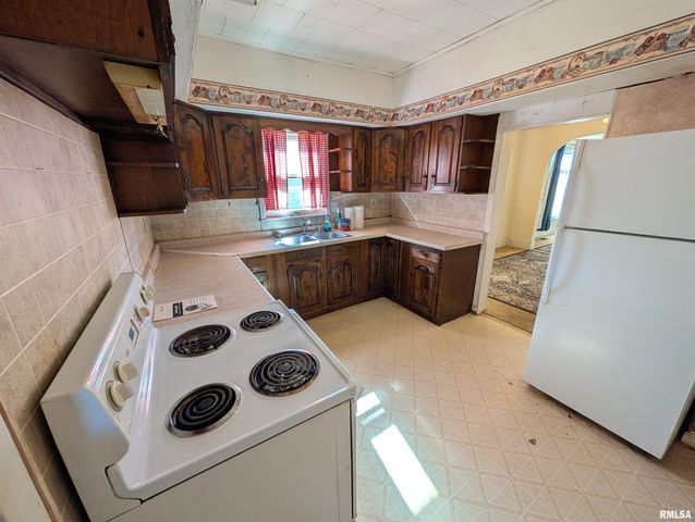 1024 W MAIN Street, Bushnell, IL 61422