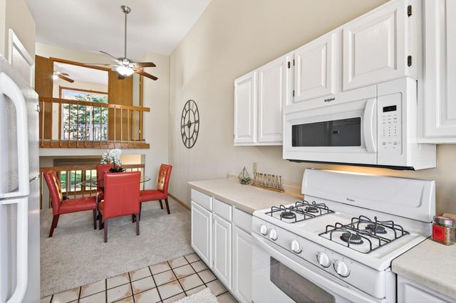 2317 Montana Avenue E, Maplewood, MN 55119
