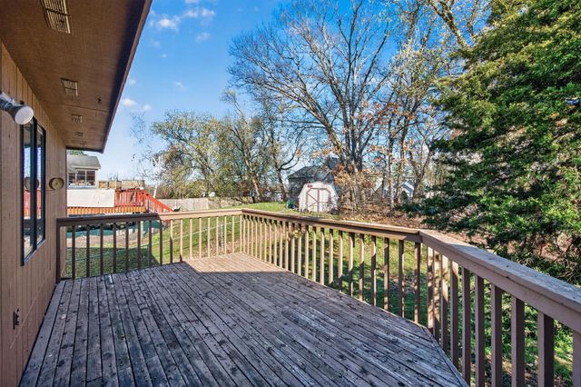 2317 Montana Avenue E, Maplewood, MN 55119
