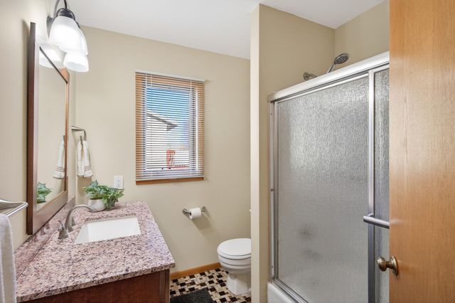 2317 Montana Avenue E, Maplewood, MN 55119