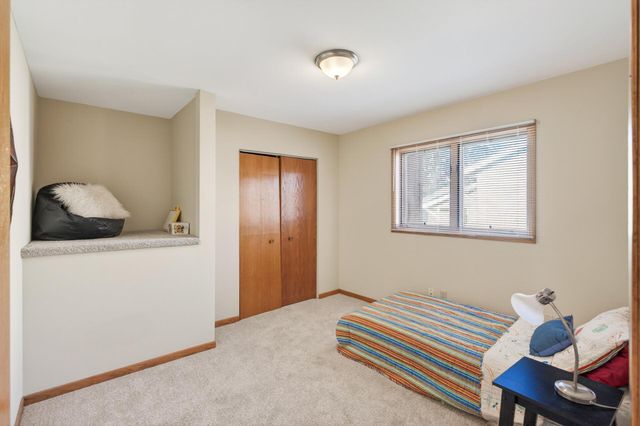 2317 Montana Avenue E, Maplewood, MN 55119