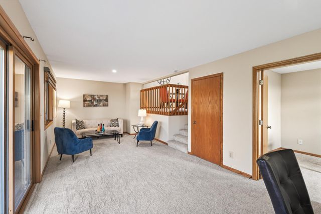 2317 Montana Avenue E, Maplewood, MN 55119