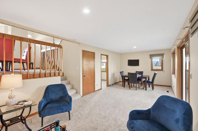 2317 Montana Avenue E, Maplewood, MN 55119