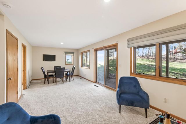 2317 Montana Avenue E, Maplewood, MN 55119