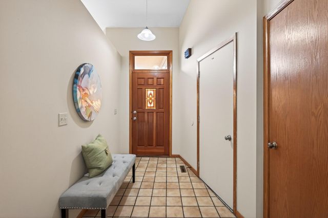 2317 Montana Avenue E, Maplewood, MN 55119