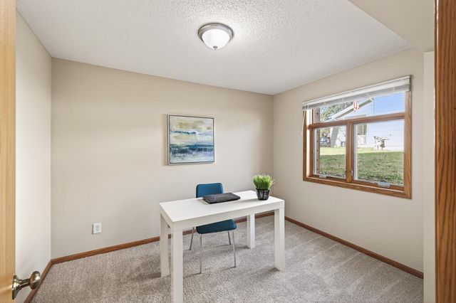 2317 Montana Avenue E, Maplewood, MN 55119