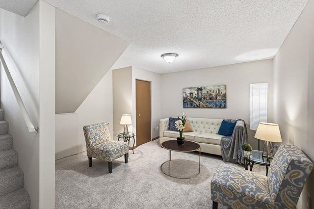 2317 Montana Avenue E, Maplewood, MN 55119