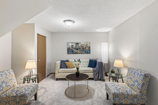 2317 Montana Avenue E, Maplewood, MN 55119