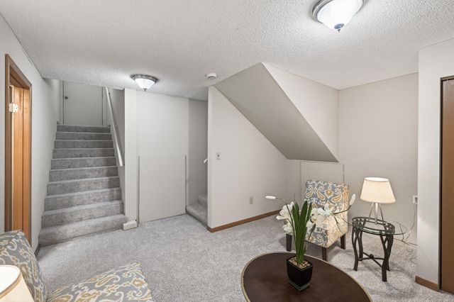 2317 Montana Avenue E, Maplewood, MN 55119