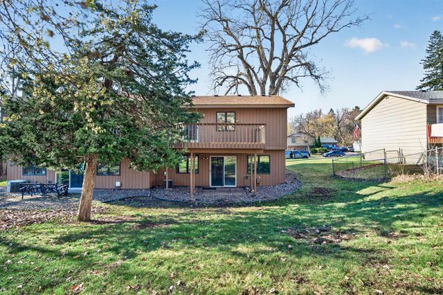 2317 Montana Avenue E, Maplewood, MN 55119