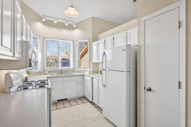 2317 Montana Avenue E, Maplewood, MN 55119