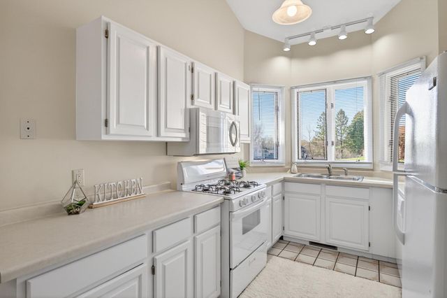 2317 Montana Avenue E, Maplewood, MN 55119
