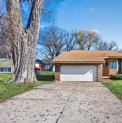 2317 Montana Avenue E, Maplewood, MN 55119