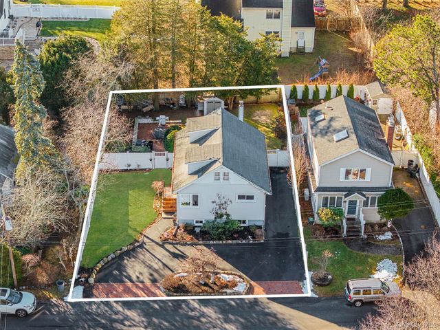 26 Neptune Road, Rocky Point, NY 11778