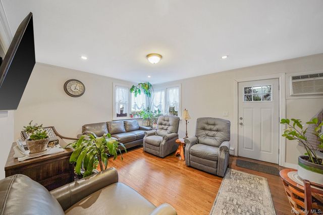 26 Neptune Road, Rocky Point, NY 11778