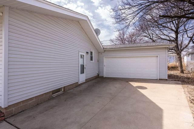 2814 Hillside Court, Bettendorf, IA 52722