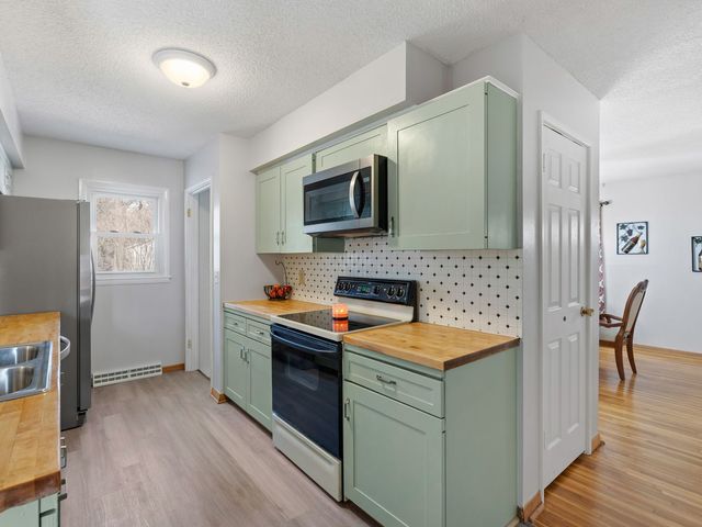 2814 Hillside Court, Bettendorf, IA 52722