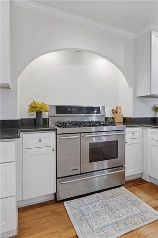 200 Mistletoe DR, Newport News, VA 23606