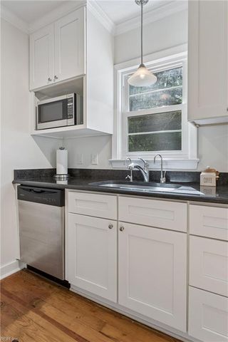 200 Mistletoe DR, Newport News, VA 23606