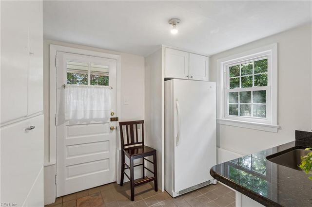 200 Mistletoe DR, Newport News, VA 23606