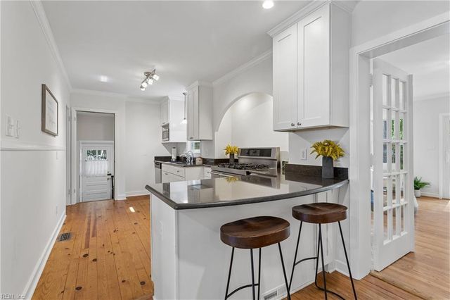 200 Mistletoe DR, Newport News, VA 23606