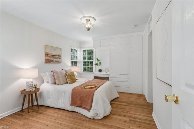 200 Mistletoe DR, Newport News, VA 23606