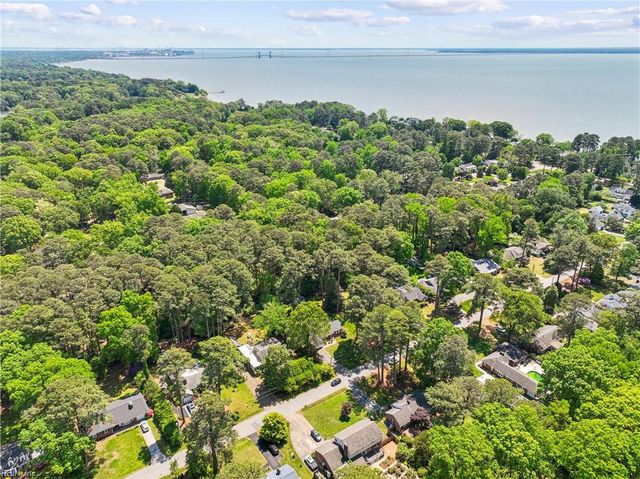 200 Mistletoe DR, Newport News, VA 23606