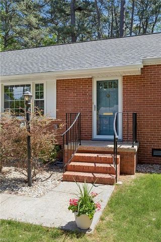 200 Mistletoe DR, Newport News, VA 23606