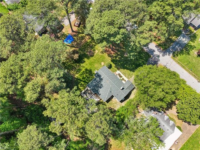 200 Mistletoe DR, Newport News, VA 23606