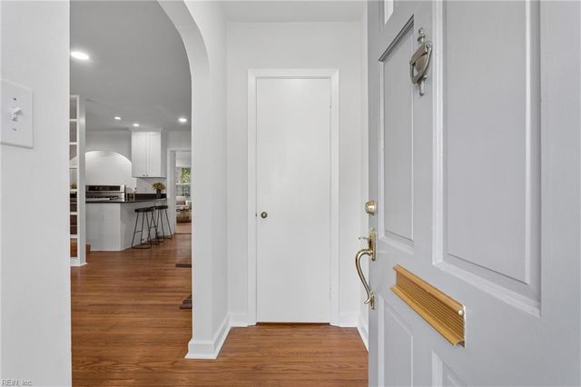 200 Mistletoe DR, Newport News, VA 23606