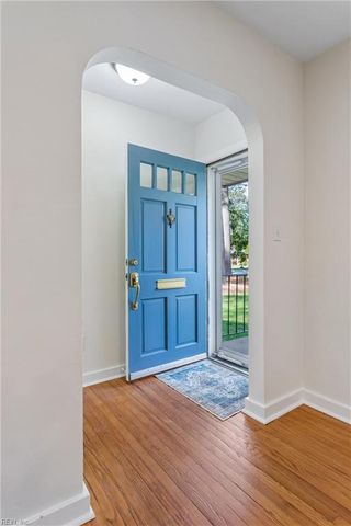 200 Mistletoe DR, Newport News, VA 23606