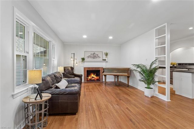 200 Mistletoe DR, Newport News, VA 23606