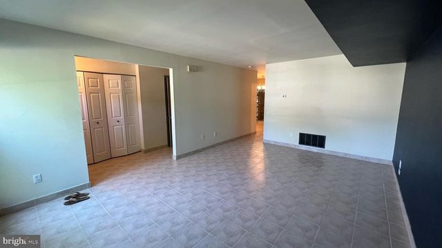 744 SUMMIT CHASE DR, Reading, PA 19611