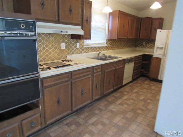 842 Holiday Avenue, Hazelwood, MO 63042