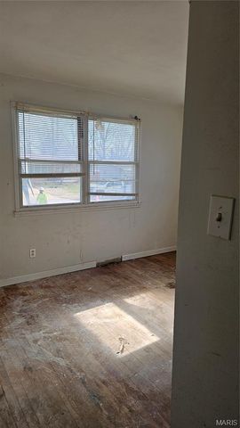 842 Holiday Avenue, Hazelwood, MO 63042