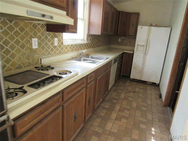 842 Holiday Avenue, Hazelwood, MO 63042