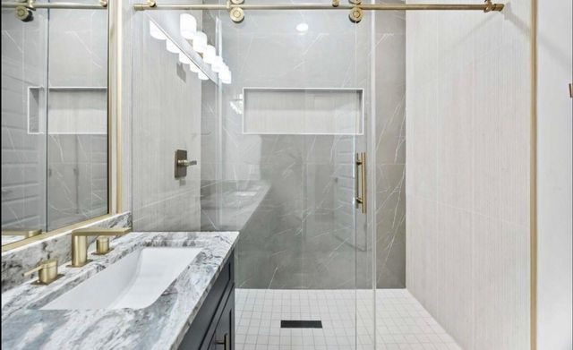 4624 Mayflower Street B, Houston, TX 77033