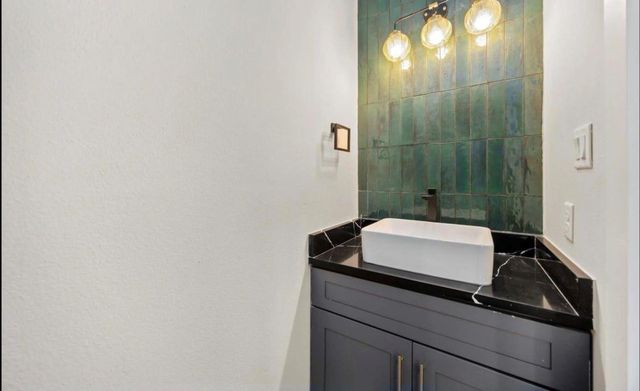 4624 Mayflower Street B, Houston, TX 77033