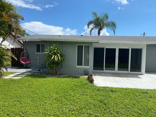 2751 NE 26th Terrace, Boca Raton, FL 33431