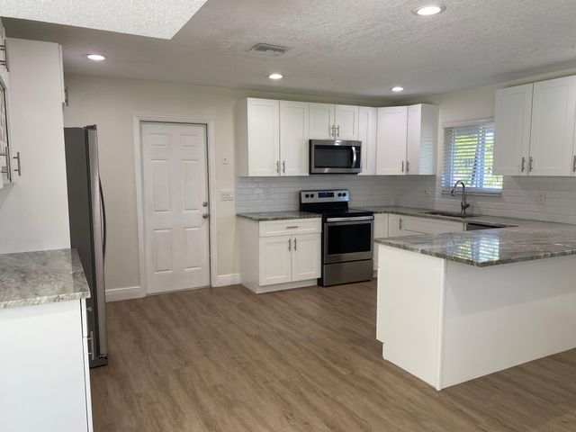 2751 NE 26th Terrace, Boca Raton, FL 33431