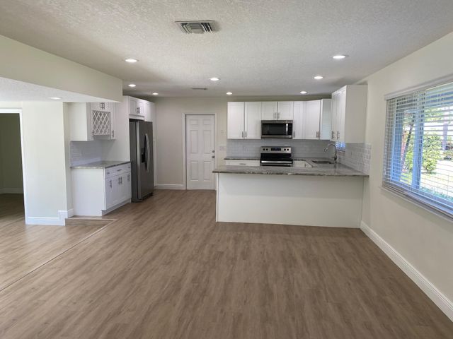 2751 NE 26th Terrace, Boca Raton, FL 33431