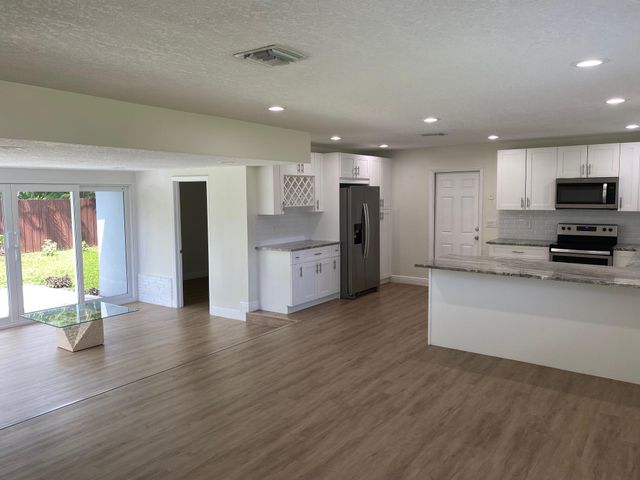 2751 NE 26th Terrace, Boca Raton, FL 33431