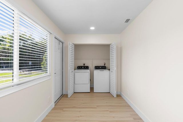 256 Lake Meryl Drive, West Palm Beach, FL 33411